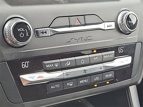 Used 2020 Ford Explorer XLT image 23