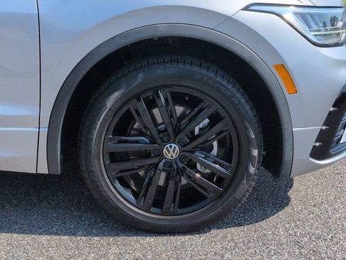 Used 2022 Volkswagen Tiguan SE R-Line FWD image 11