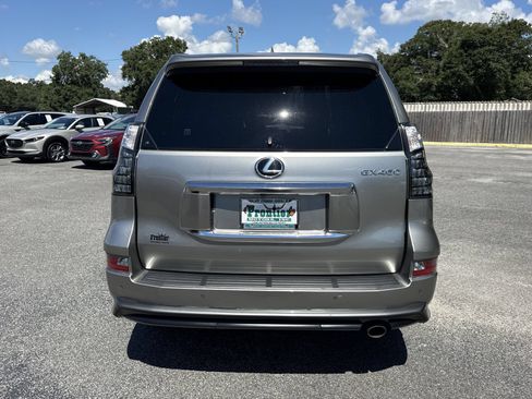 Used 2023 Lexus GX 460 Premium w/ Accessory Package AWD/4WD image 4
