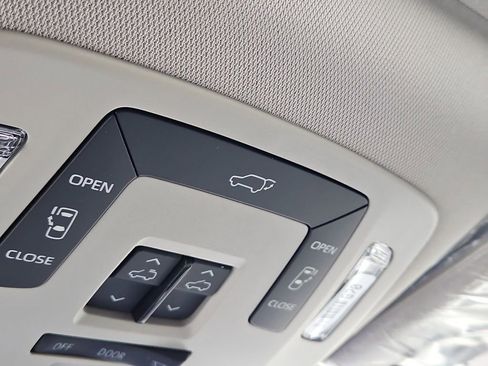New 2026 Toyota Sienna XLE FWD image 17