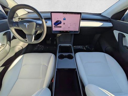 Used 2021 Tesla Model Y Long Range image 24