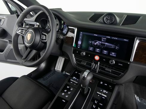New 2026 Porsche Macan AWD/4WD image 30