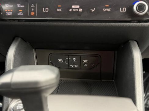 Used 2026 Kia Sportage EX FWD image 31