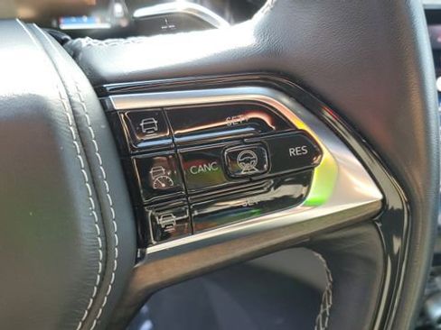 Used 2022 Jeep Grand Cherokee Overland w/ Advanced Protech Group III image 15