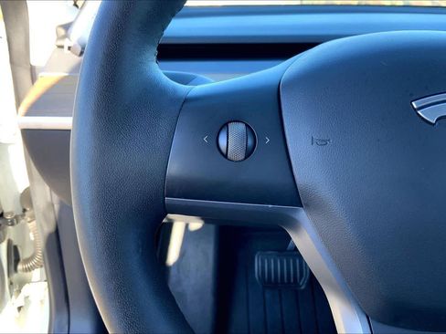 Used 2021 Tesla Model 3 Standard Range Plus image 22