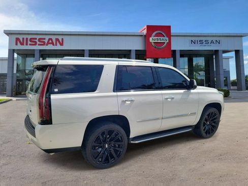 Used 2020 Cadillac Escalade Luxury RWD image 5