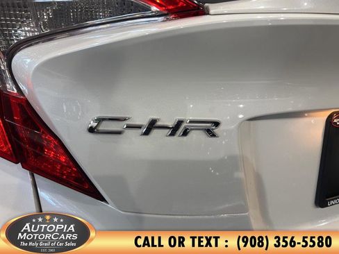 Used 2021 Toyota C-HR XLE image 37