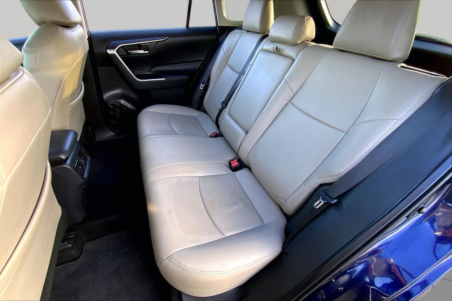 Used 2021 Toyota RAV4 XLE AWD/4WD image 20