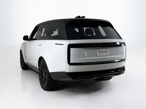 Used 2024 Land Rover Range Rover SE AWD/4WD image 3