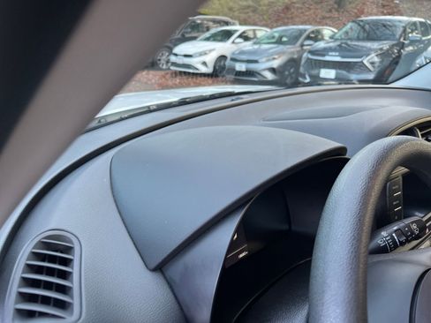 Used 2025 Kia Soul LX w/ LX Technology Package image 34