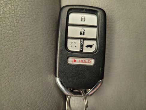 Used 2016 Honda Pilot Touring image 32