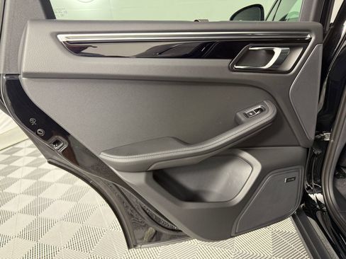 Certified 2026 Porsche Macan AWD/4WD image 30