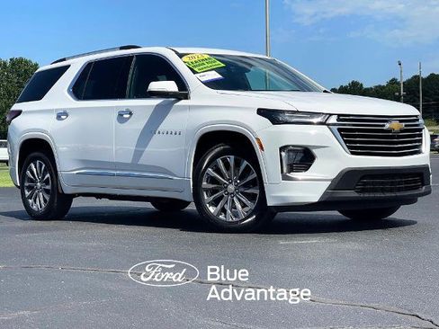 Used 2023 Chevrolet Traverse Premier FWD image 3