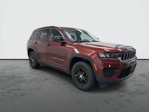 Used 2023 Jeep Grand Cherokee Laredo AWD/4WD image 5