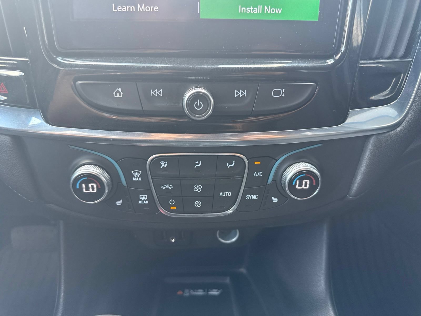 Used 2022 Chevrolet Traverse LT AWD/4WD image 27