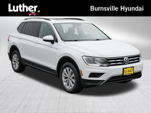 Used 2018 Volkswagen Tiguan SE w/ Panoramic Sunroof Package image 1