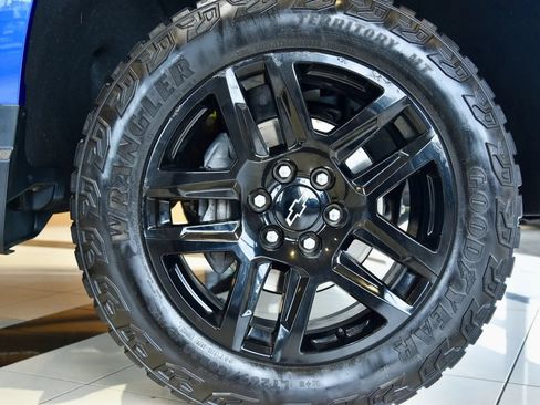 Used 2022 Chevrolet Silverado 1500 Custom Trail Boss AWD/4WD image 12
