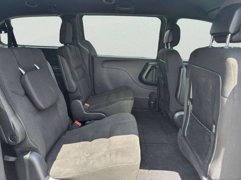Used 2020 Dodge Grand Caravan SE FWD image 15