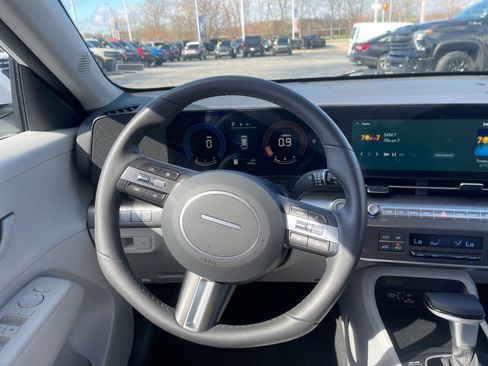 Used 2025 Hyundai Kona SEL image 16