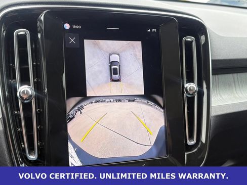 Certified 2025 Volvo XC40 B5 Plus AWD/4WD image 22