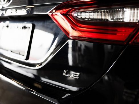 Used 2021 Toyota Camry LE image 7