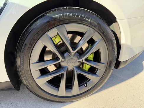 Used 2015 Tesla Model S 85D image 18