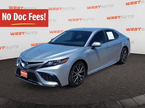 Used 2021 Toyota Camry SE FWD image 1