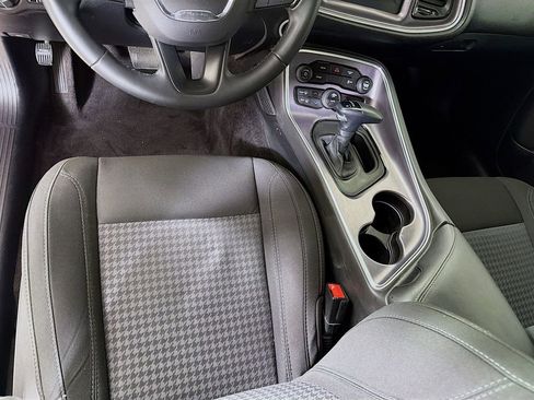 Used 2017 Dodge Challenger R/T image 21