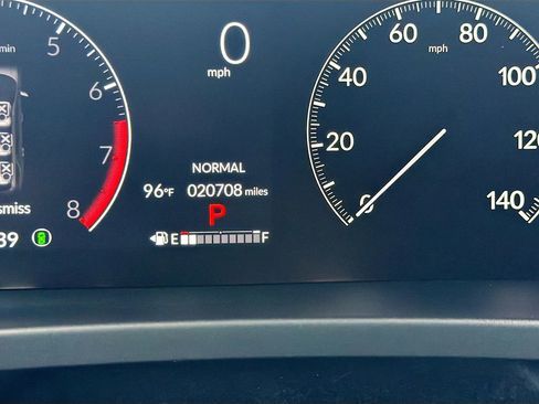 Used 2025 Honda Pilot Touring image 12