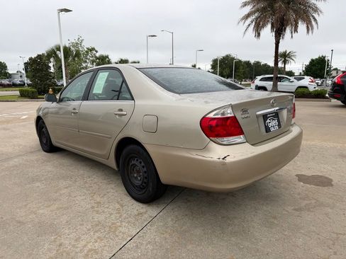 Used 2005 Toyota Camry FWD image 3
