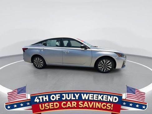 Used 2024 Nissan Altima 2.5 SV FWD image 9