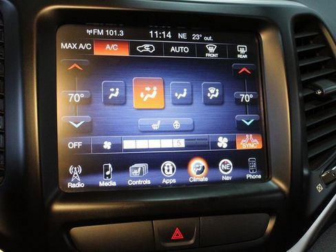 Used 2016 Jeep Cherokee Trailhawk w/ Comfort & Convenience Group image 27