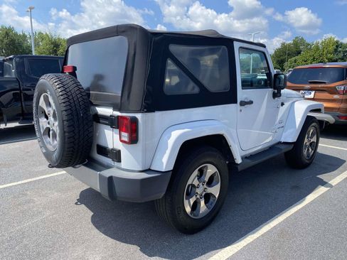Used 2018 Jeep Wrangler Sahara w/ Connectivity Group AWD/4WD image 7