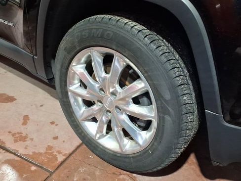 Used 2017 Jeep Cherokee Limited w/ Luxury Group image 7