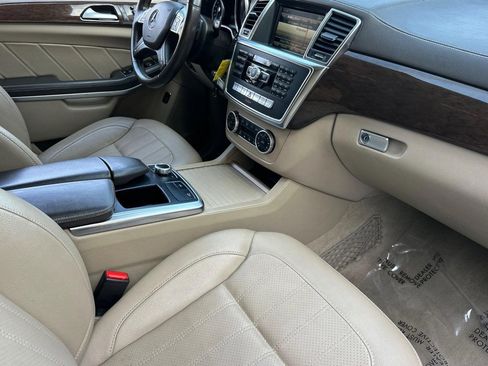 Used 2014 Mercedes-Benz GL 450 4MATIC image 34