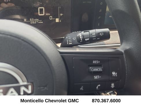 Used 2025 Nissan Kicks SV AWD/4WD image 18
