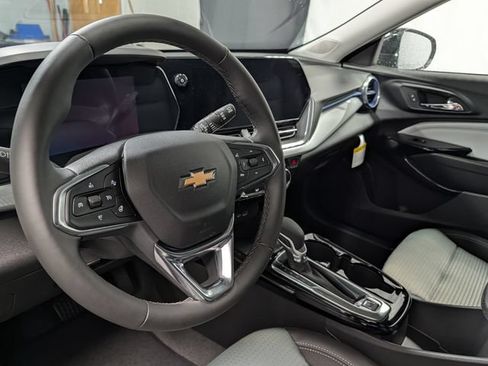 New 2026 Chevrolet Trax LT w/ LT Convenience Package FWD image 16