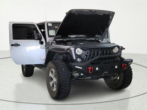 Used 2017 Jeep Wrangler Unlimited Sahara w/ Trailer Tow Group AWD/4WD image 5