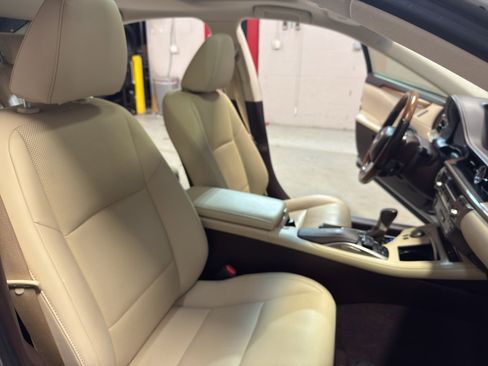 Used 2016 Lexus ES 300h image 22