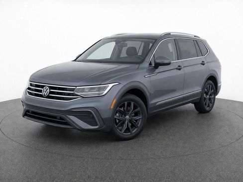 Used 2023 Volkswagen Tiguan SE FWD image 1