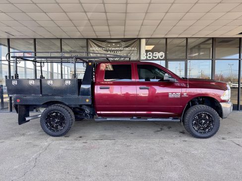 Used 2018 RAM 2500 Tradesman w/ Chrome Appearance Group image 3