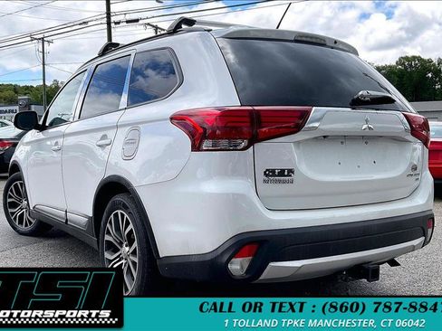 Used 2016 Mitsubishi Outlander SE AWD/4WD image 4