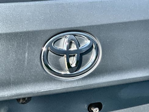 Used 2022 Toyota Highlander XLE FWD image 15