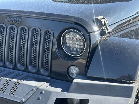 Used 2018 Jeep Wrangler Unlimited Sport S image 11