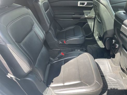 Used 2020 Ford Explorer XLT w/ Equipment Group 202A AWD/4WD image 39