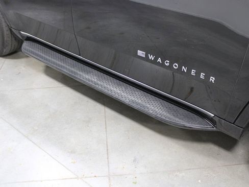 Used 2024 Jeep Wagoneer Series III AWD/4WD image 13