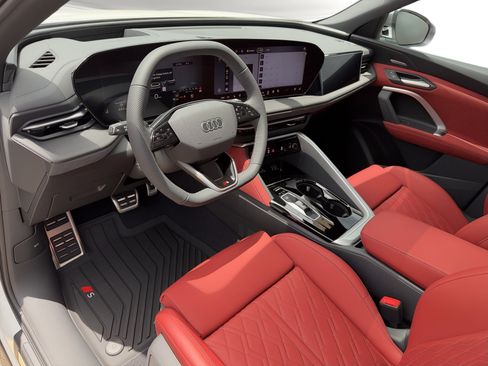 New 2026 Audi SQ5 Prestige AWD/4WD image 4