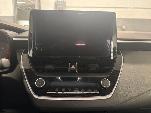 Used 2025 Toyota Corolla LE image 17