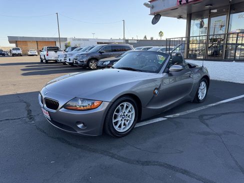 Used 2004 BMW Z4 2.5i image 12