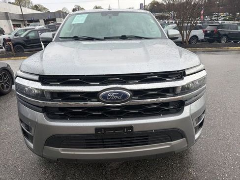 Used 2022 Ford Expedition Limited image 2